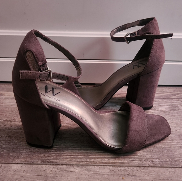 Worthington Women's Heels in Grey Brown Suede - Picture 4 of 10